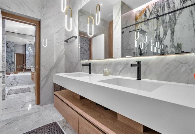 46 NE 162nd St, Miami, FL 33162