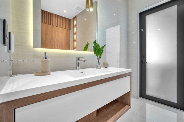 46 NE 162nd St, Miami, FL 33162