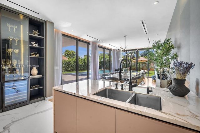 46 NE 162nd St, Miami, FL 33162