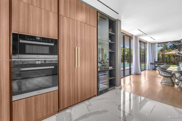 46 NE 162nd St, Miami, FL 33162