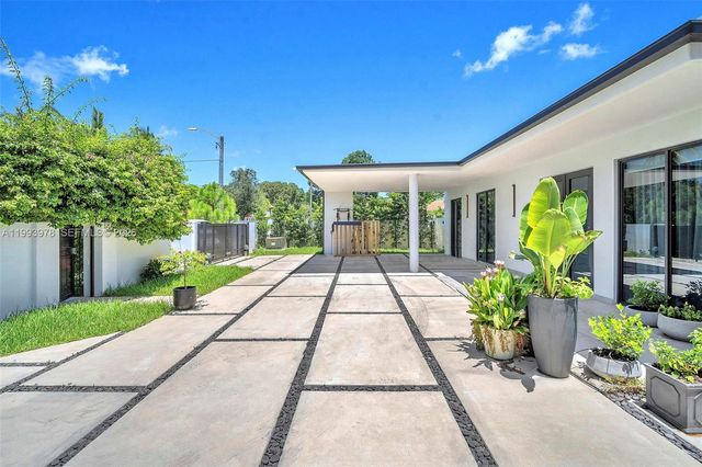 46 NE 162nd St, Miami, FL 33162