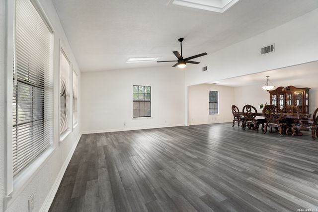 8265 UTOPIA BLVD, Selma, TX 78154