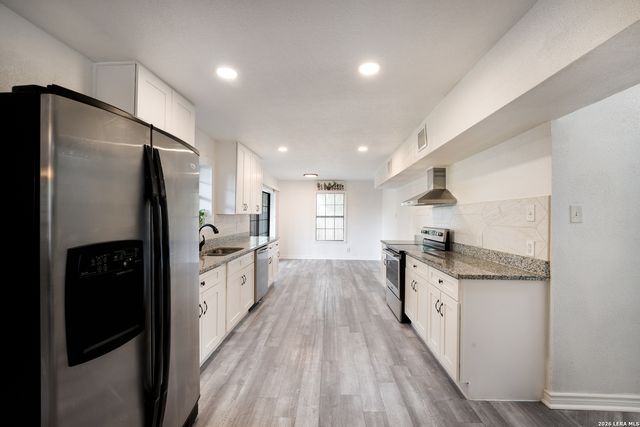 8265 UTOPIA BLVD, Selma, TX 78154