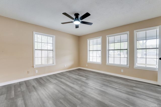 8265 UTOPIA BLVD, Selma, TX 78154