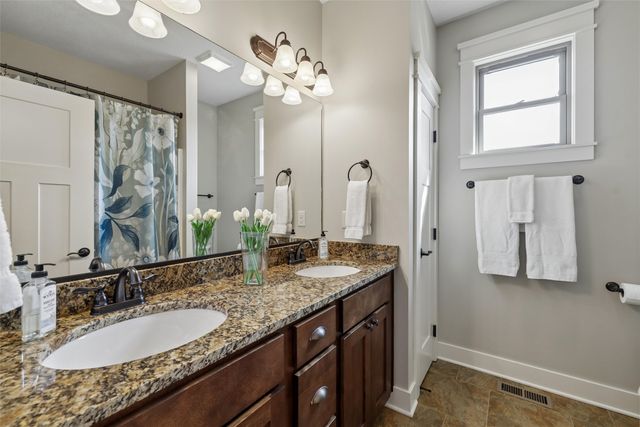 2728 NW 167th Court, Clive, IA 50325