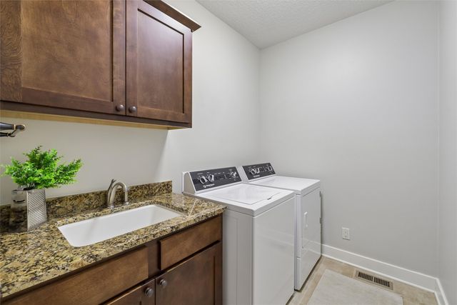 2728 NW 167th Court, Clive, IA 50325