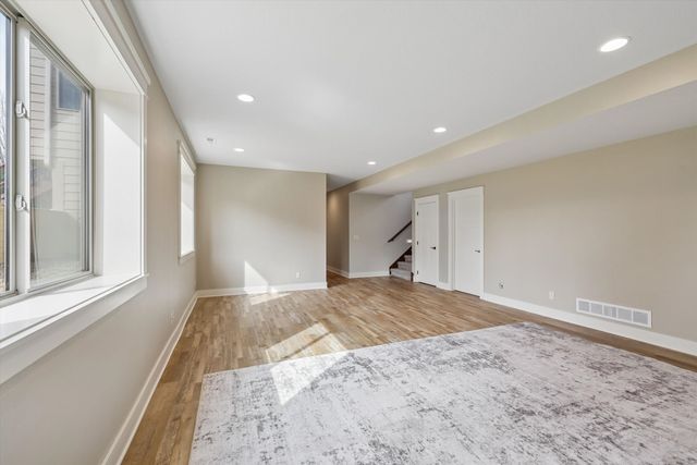 2728 NW 167th Court, Clive, IA 50325