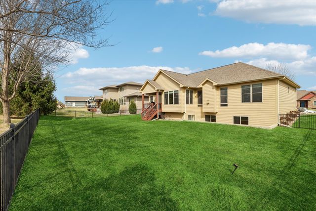 2728 NW 167th Court, Clive, IA 50325