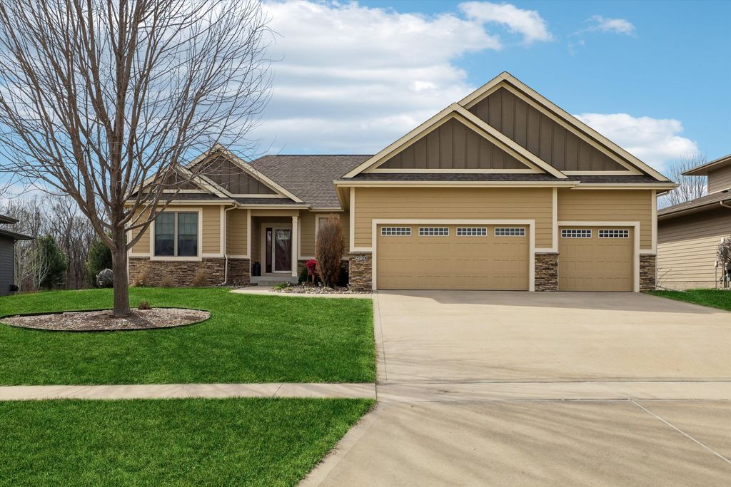 2728 NW 167th Court, Clive, IA 50325