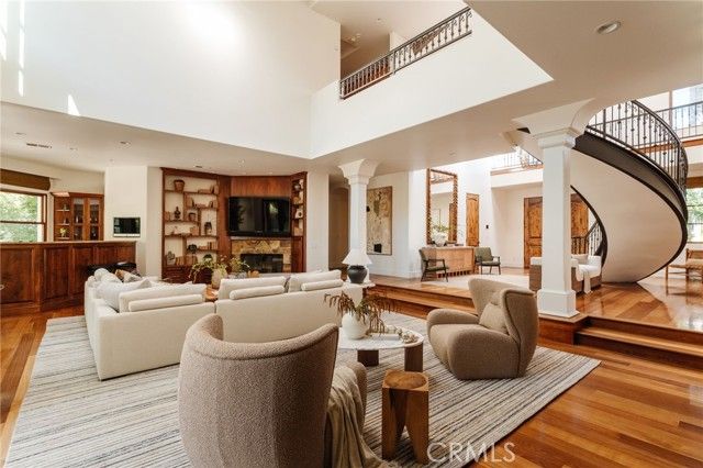 1807 Valley Park Avenue, Hermosa Beach, CA 90254