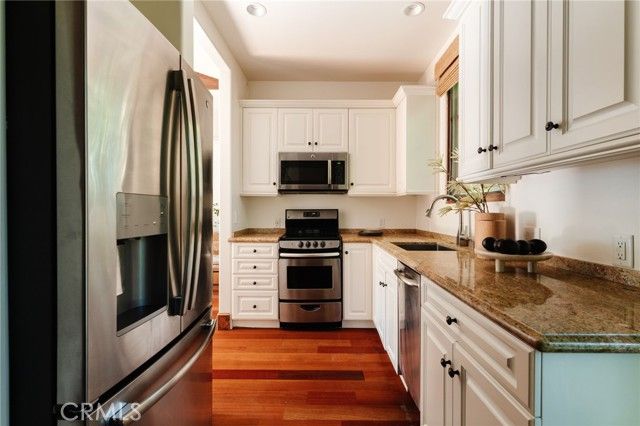 1807 Valley Park Avenue, Hermosa Beach, CA 90254