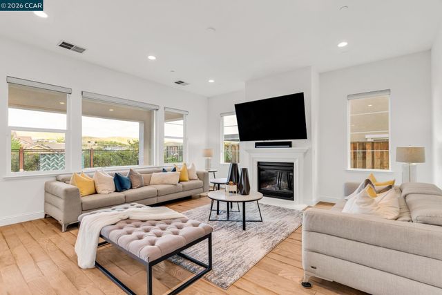 6937 Atlas Peak Dr, Dublin, CA 94568