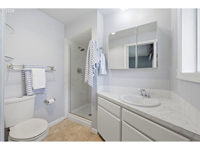 100 Ne KANE Dr, Gresham, OR 97030