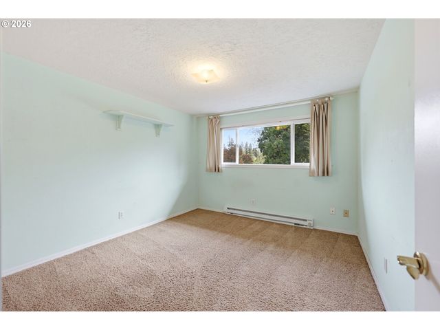 100 Ne KANE Dr, Gresham, OR 97030