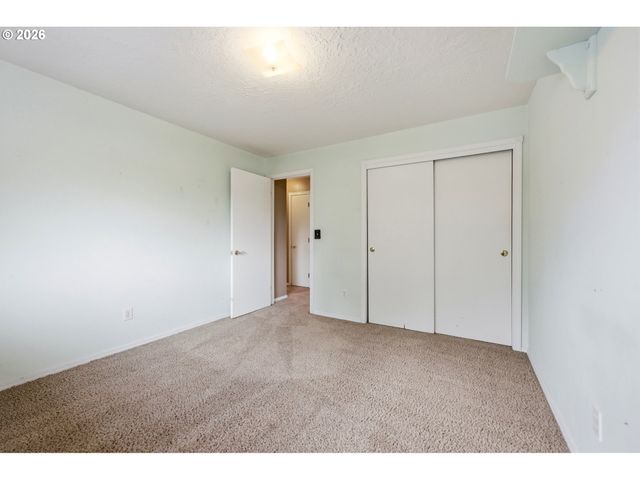 100 Ne KANE Dr, Gresham, OR 97030