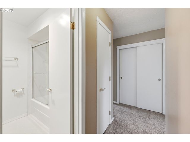 100 Ne KANE Dr, Gresham, OR 97030