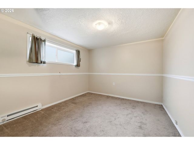 100 Ne KANE Dr, Gresham, OR 97030