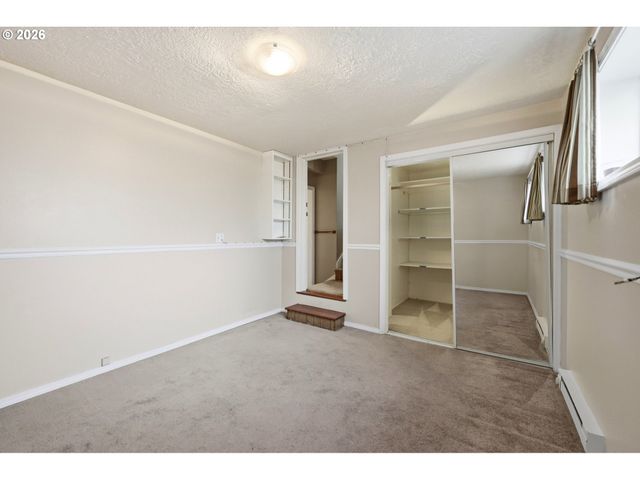 100 Ne KANE Dr, Gresham, OR 97030