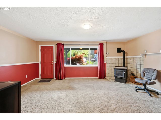 100 Ne KANE Dr, Gresham, OR 97030