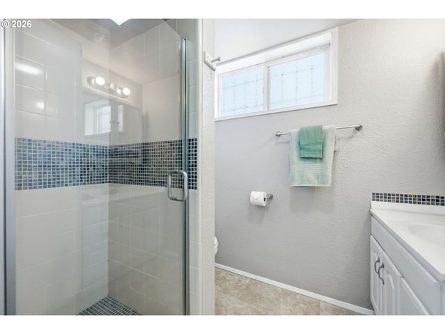 100 Ne KANE Dr, Gresham, OR 97030