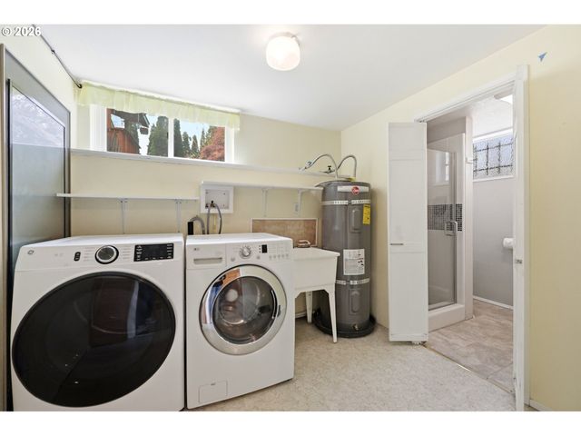 100 Ne KANE Dr, Gresham, OR 97030