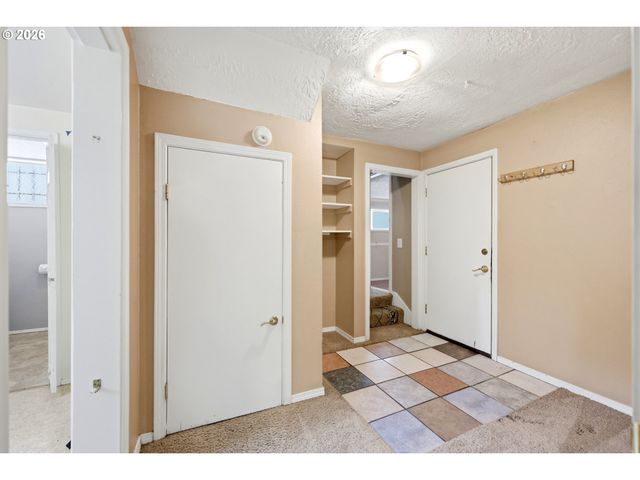 100 Ne KANE Dr, Gresham, OR 97030