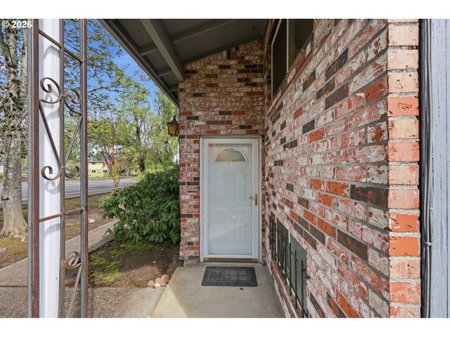 100 Ne KANE Dr, Gresham, OR 97030