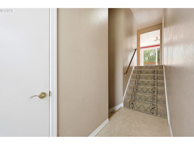 100 Ne KANE Dr, Gresham, OR 97030