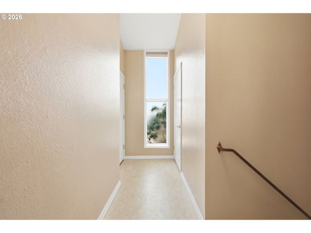 100 Ne KANE Dr, Gresham, OR 97030