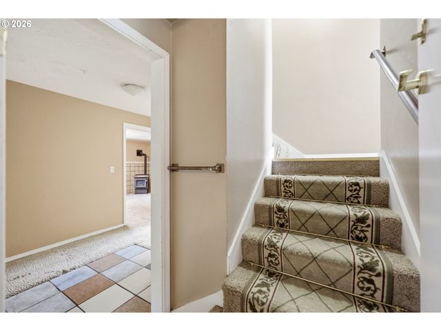 100 Ne KANE Dr, Gresham, OR 97030