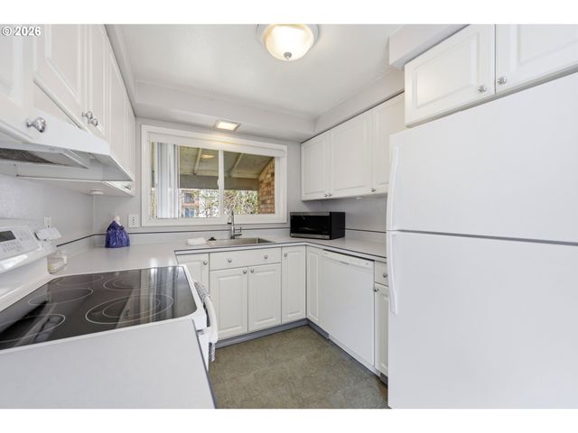 100 Ne KANE Dr, Gresham, OR 97030