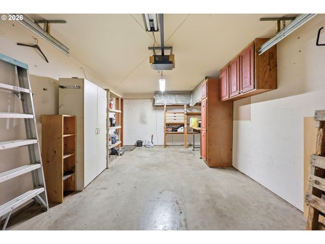 100 Ne KANE Dr, Gresham, OR 97030