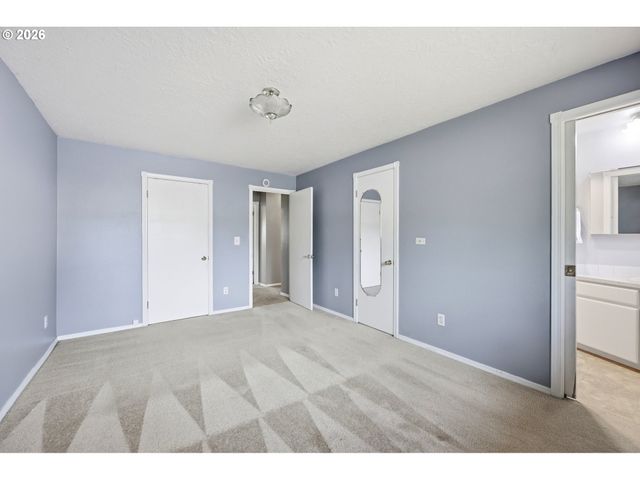 100 Ne KANE Dr, Gresham, OR 97030