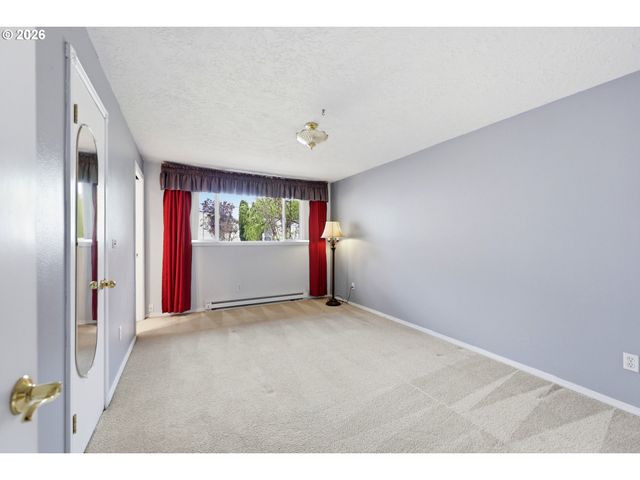 100 Ne KANE Dr, Gresham, OR 97030