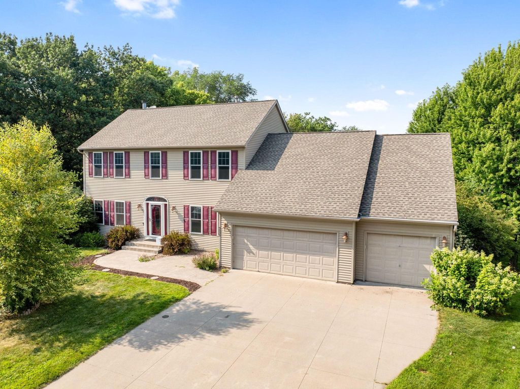 9535 Pineview Lane N, Maple Grove, MN 55369