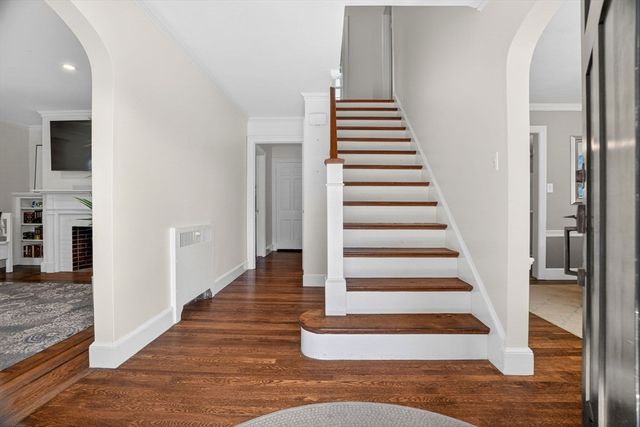 58 Leighton Rd, Wellesley, MA 02482