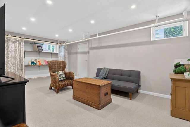 58 Leighton Rd, Wellesley, MA 02482