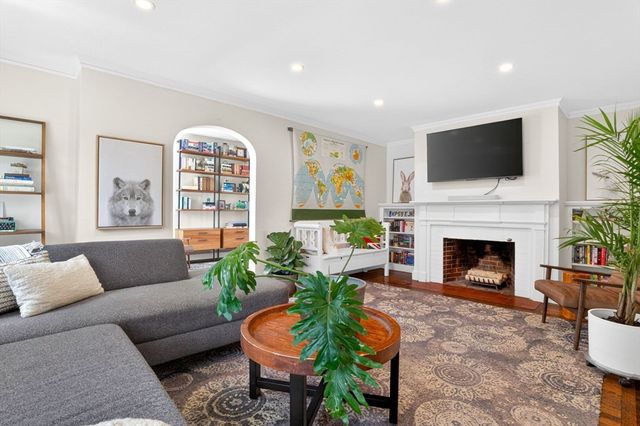 58 Leighton Rd, Wellesley, MA 02482