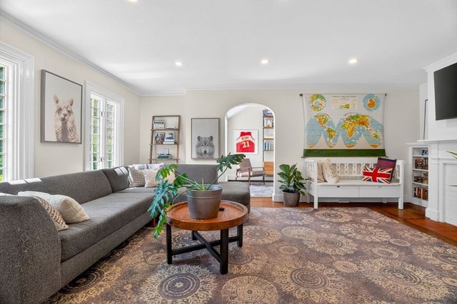 58 Leighton Rd, Wellesley, MA 02482