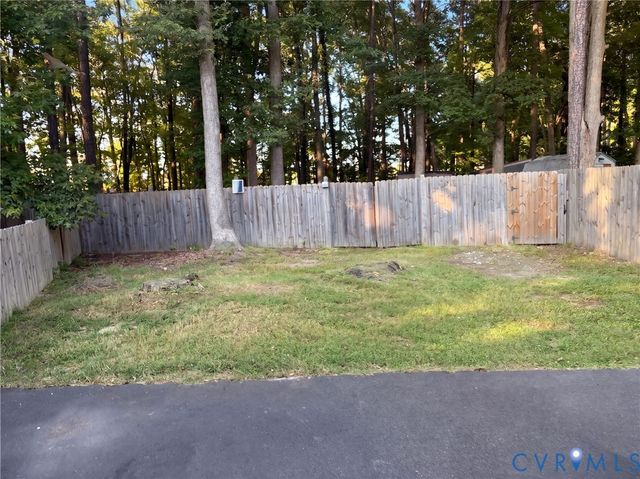 800 Bedrock Ln, Richmond, VA 23224