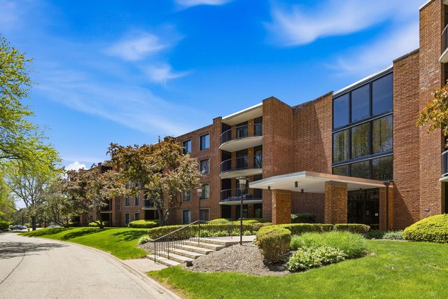 1615 E Central Road 113B, Arlington Heights, IL 60005
