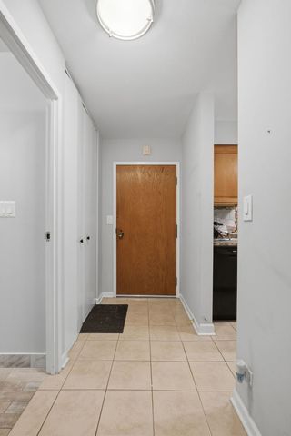 1615 E Central Road 113B, Arlington Heights, IL 60005