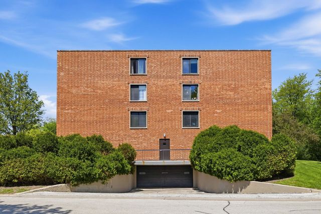 1615 E Central Road 113B, Arlington Heights, IL 60005