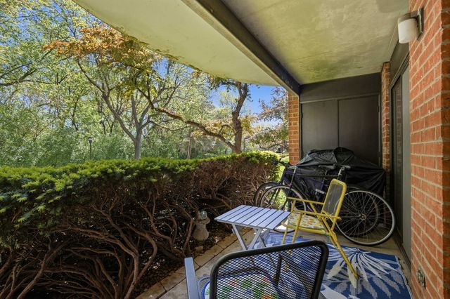 1615 E Central Road 113B, Arlington Heights, IL 60005