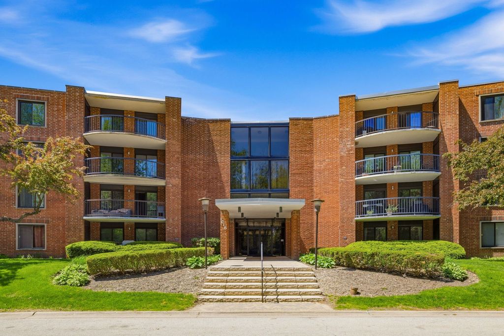 1615 E Central Road 113B, Arlington Heights, IL 60005