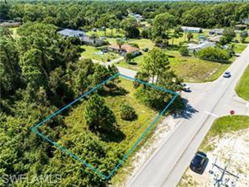 2800 E 2nd ST, LEHIGH ACRES, FL 33936 — exterior