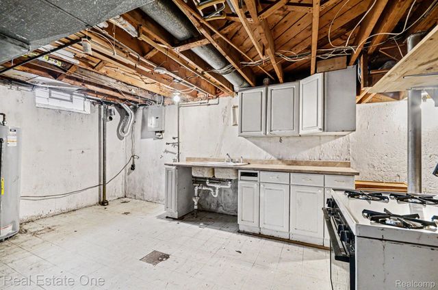 4508 Buckingham Drive, Warren, MI 48092