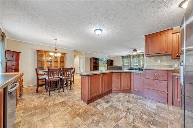 2744 Rutrough RD SE, Roanoke, VA 24014