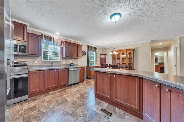 2744 Rutrough RD SE, Roanoke, VA 24014