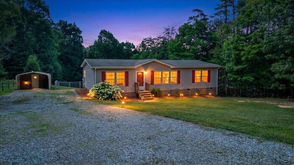 2744 Rutrough RD SE, Roanoke, VA 24014